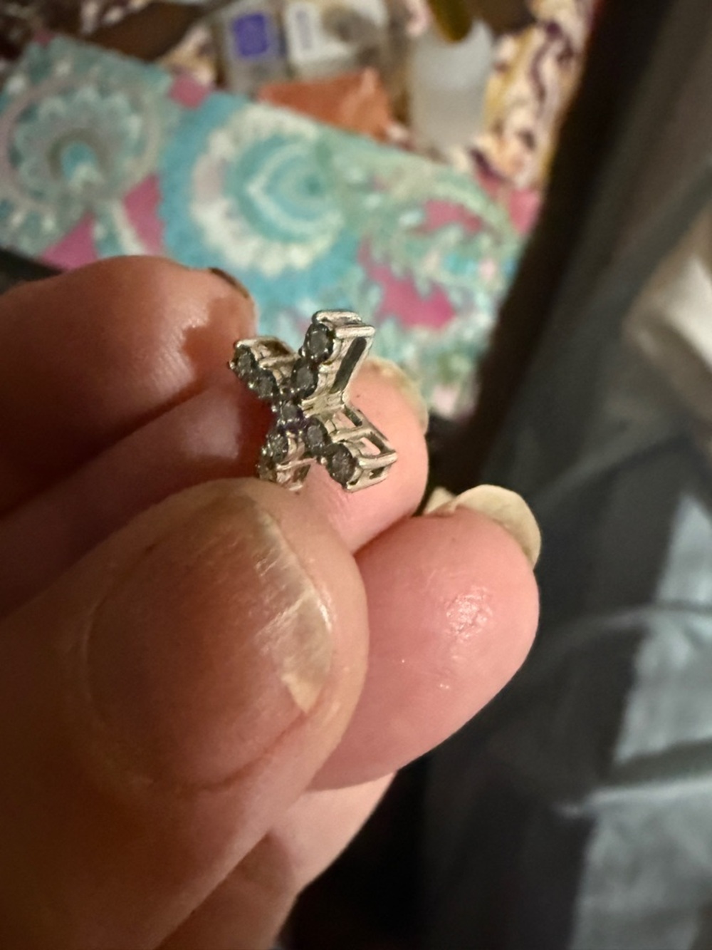 Sterling Silver diamond Cross Pendant - White - Picture 3 of 9